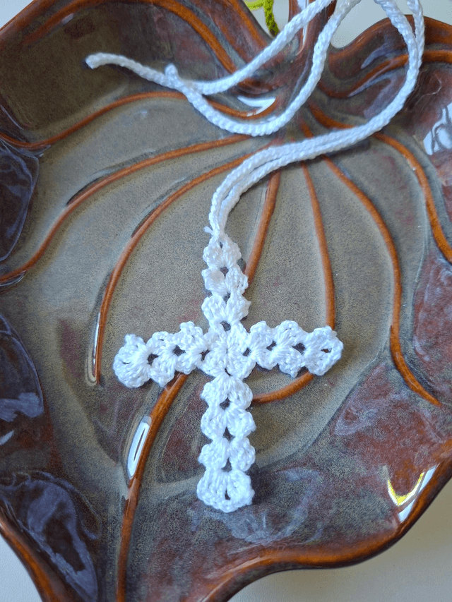 Croix suspendue en 100% coton - Fait main